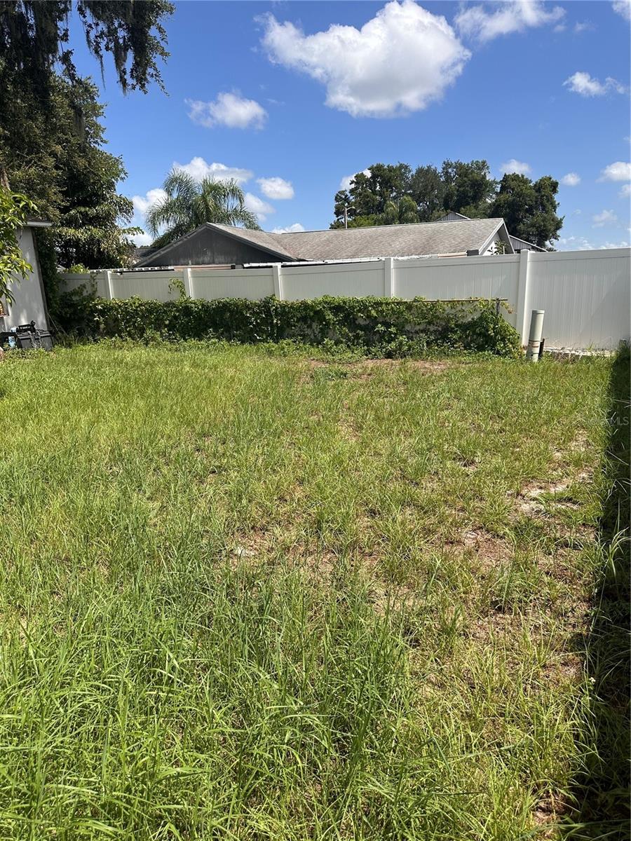 8848 OAK CIRCLE