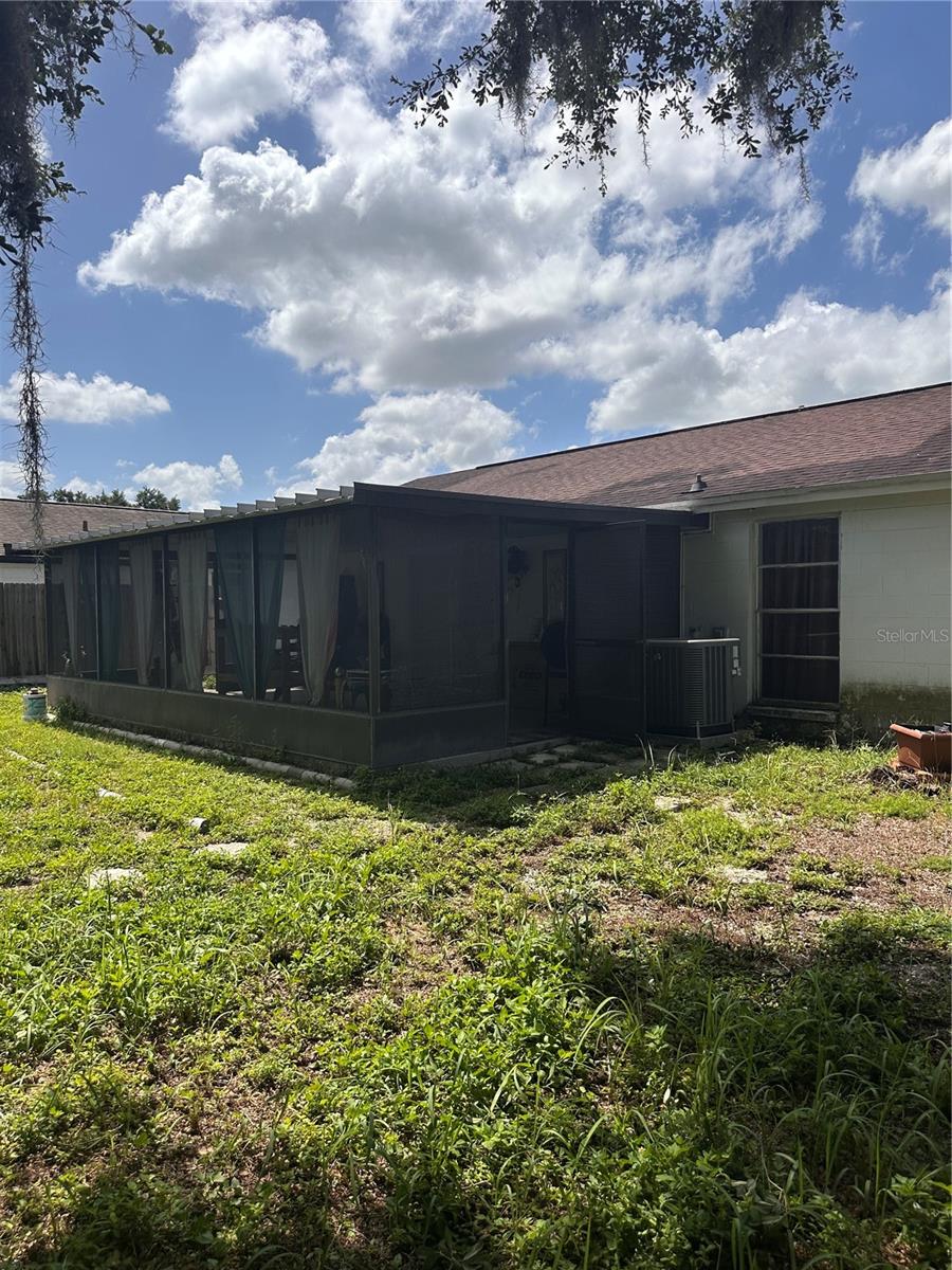 8848 OAK CIRCLE