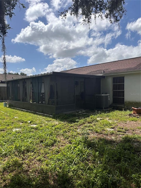 8848 Oak Circle, Tampa, FL 33615