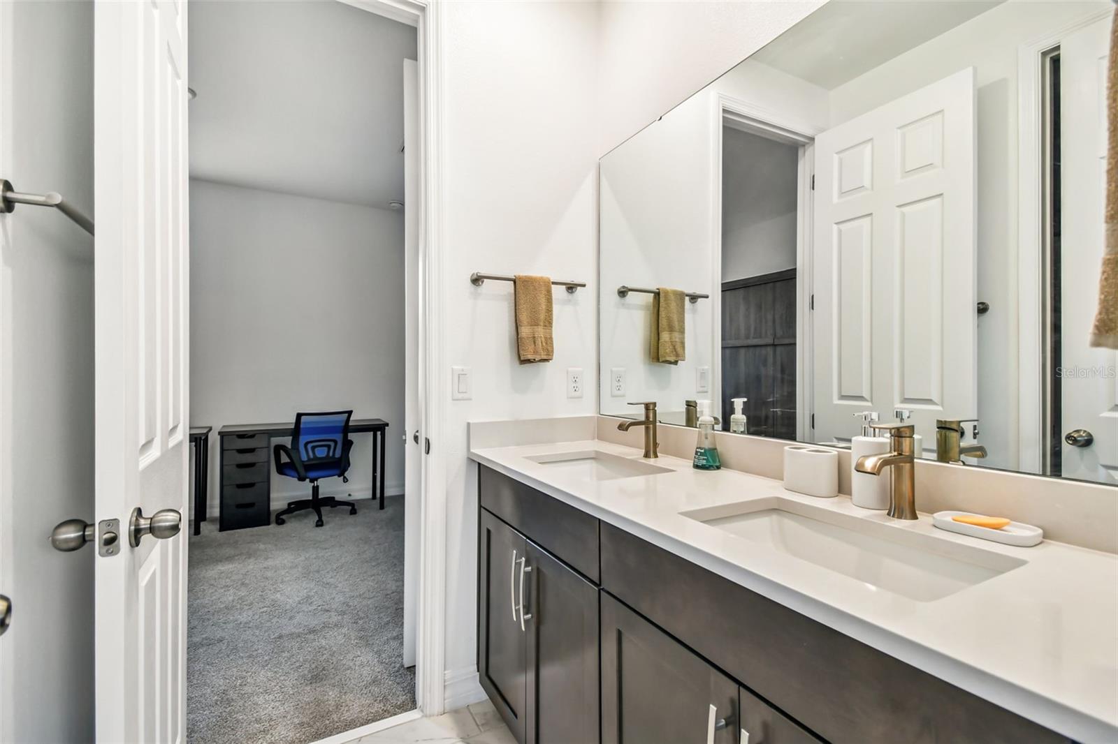 CELEBRATION ISLAND VILLAGE - Residential Lease