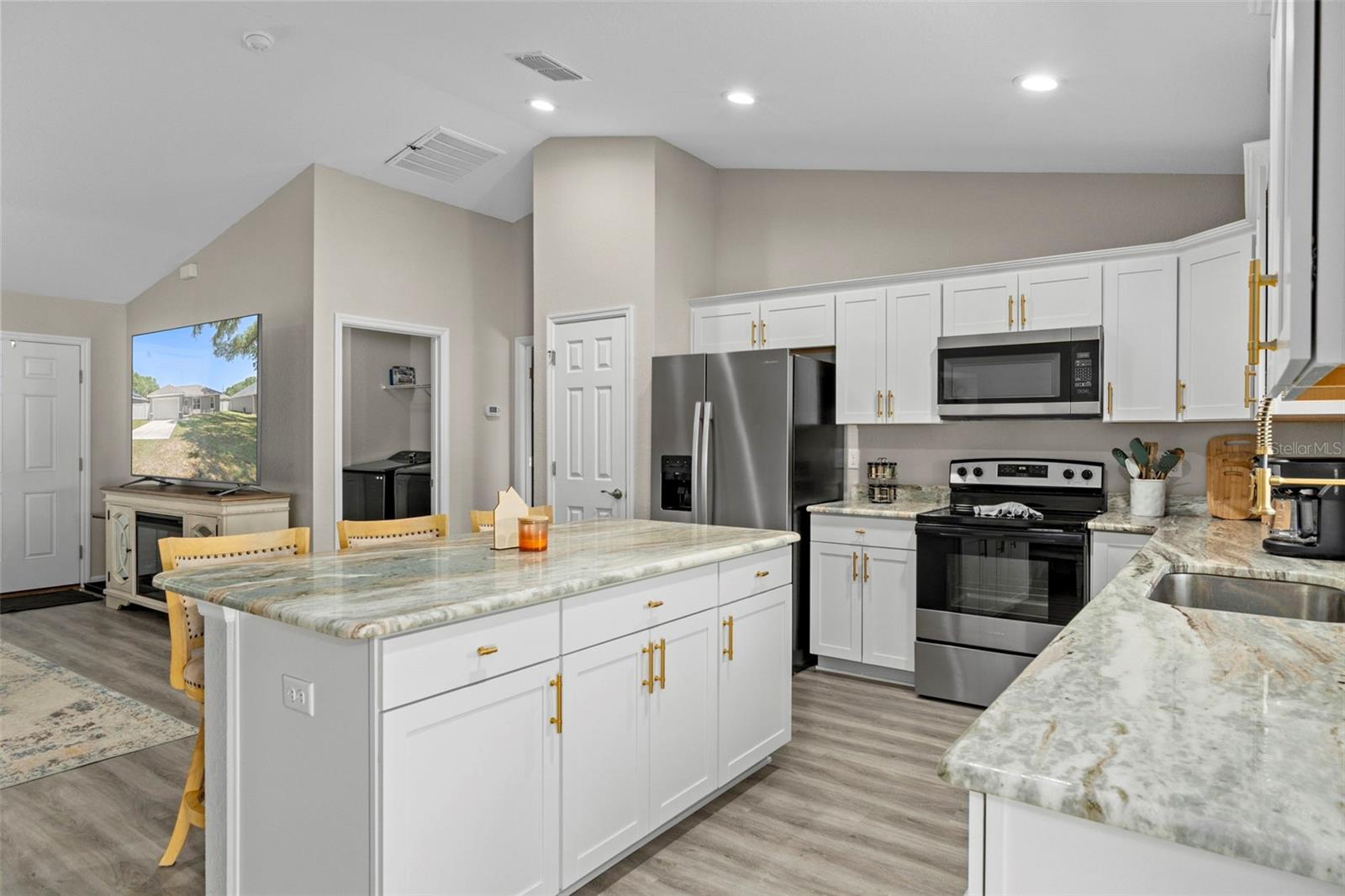 ROLLING RANCH ESTATE - Residential