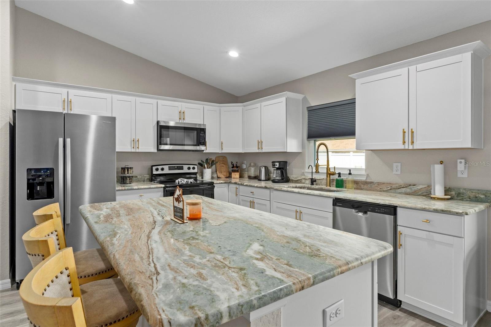 ROLLING RANCH ESTATE - Residential