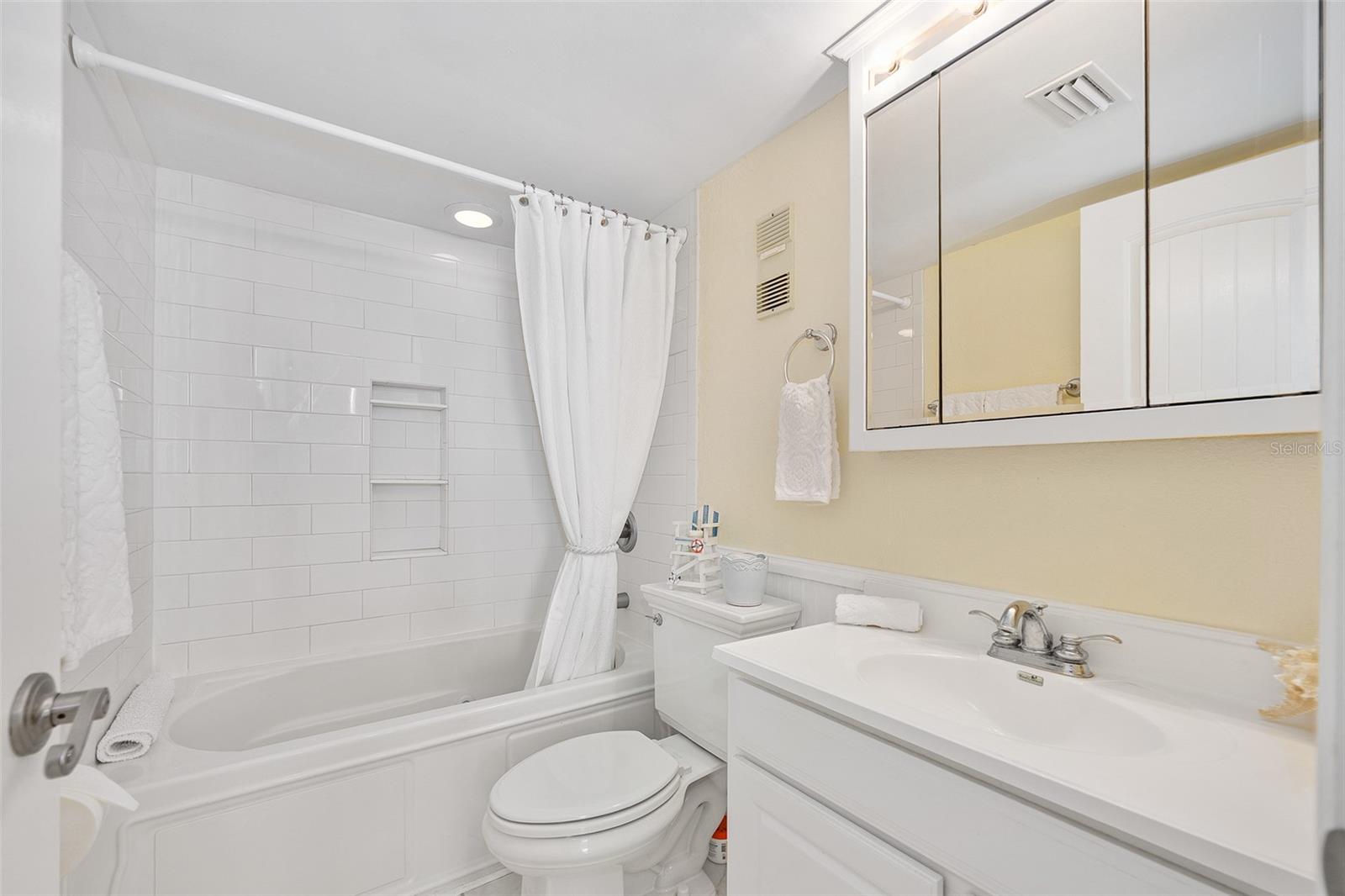 REGENCY PLAZA CONDO - Residential