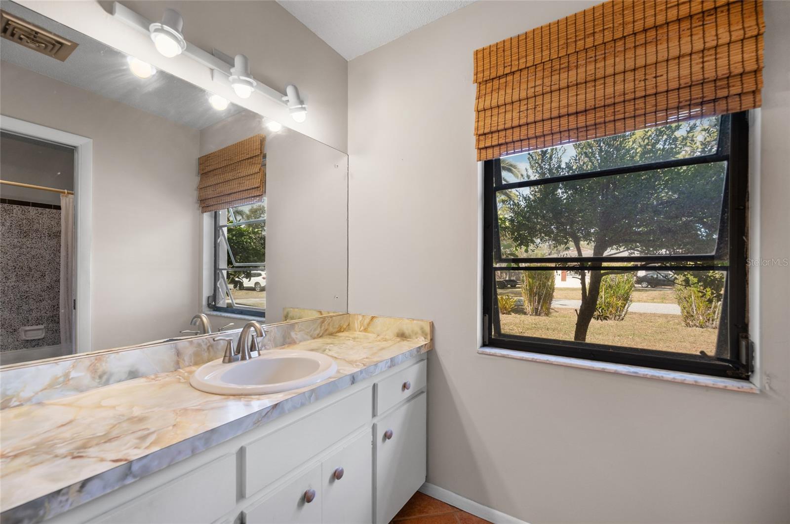 SOUTH VENICE - Residential