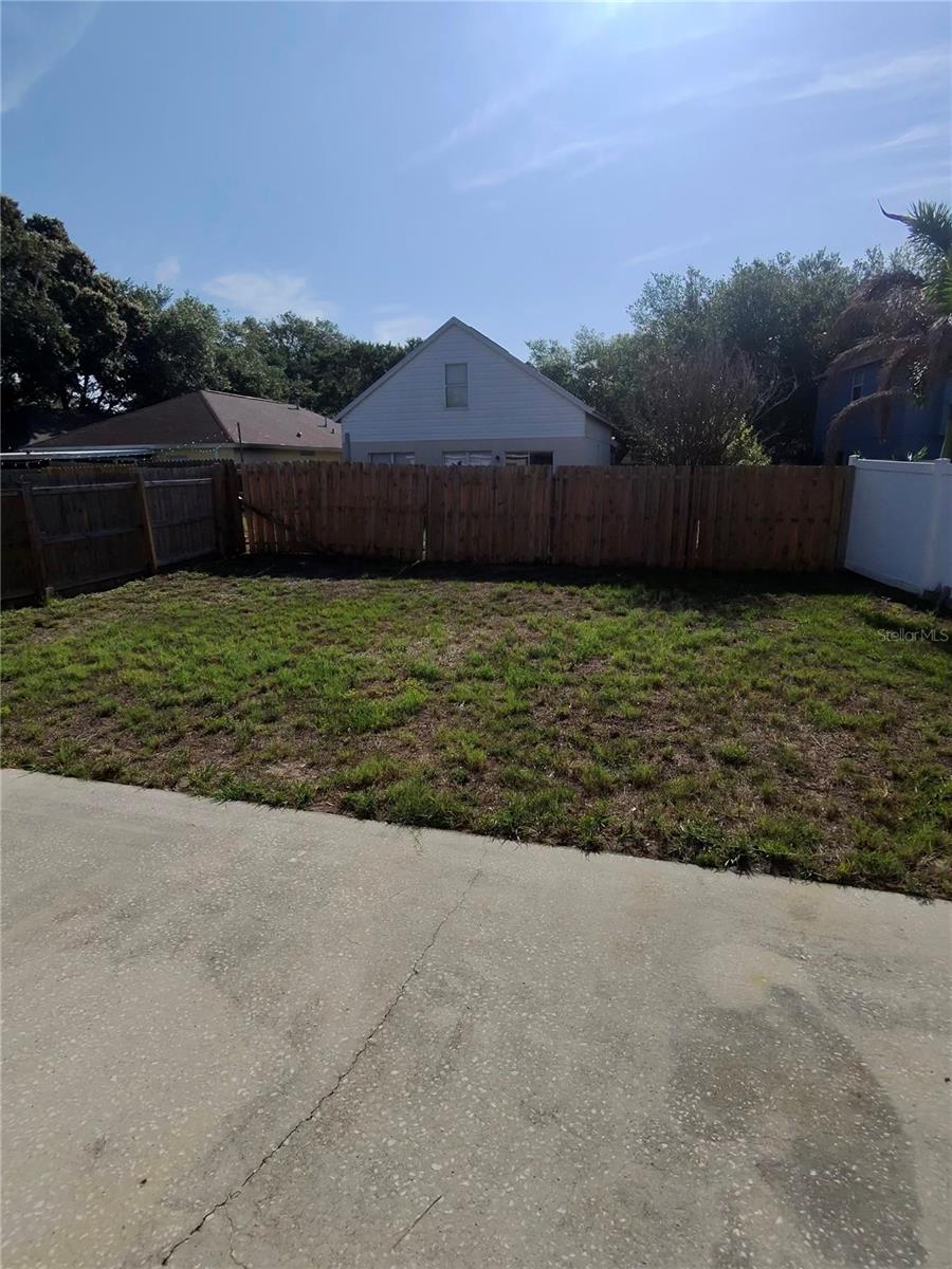 LAKESIDE TRACT A1 - Residential Lease