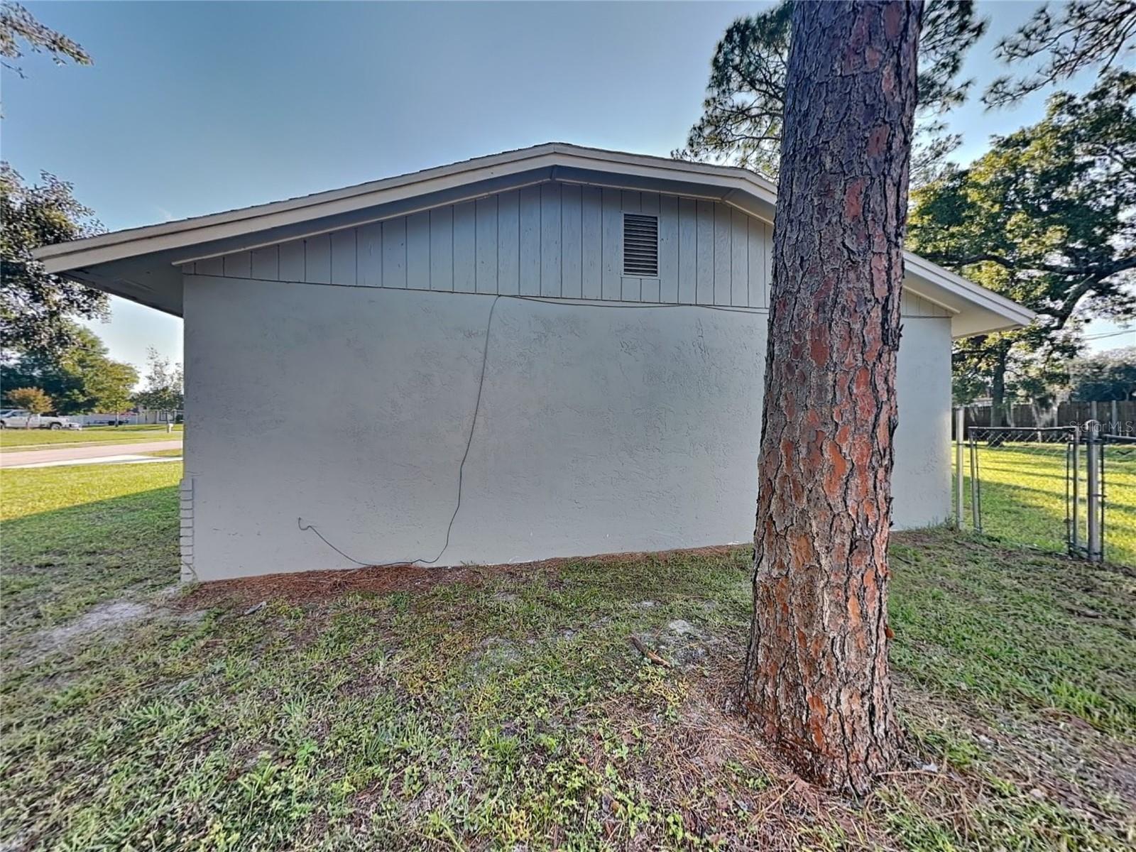 DELTONA LAKES UN 30 8 - Residential Lease