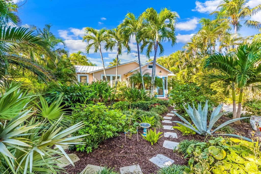 Photo of 361 Tarpon Avenue, Boca Grande, FL 33921 (MLS # D6145835)