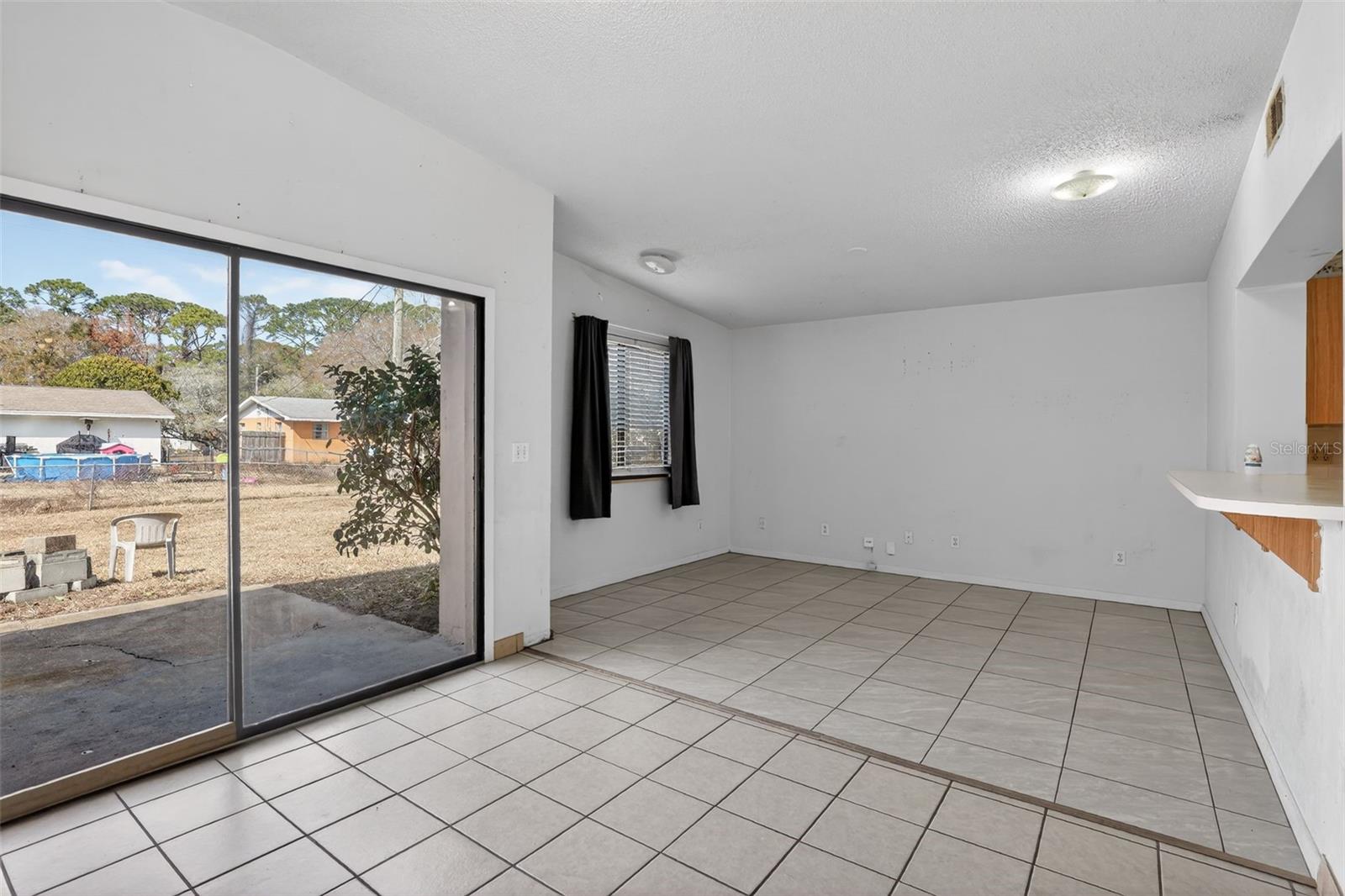 RIVIERA MANOR - Residential