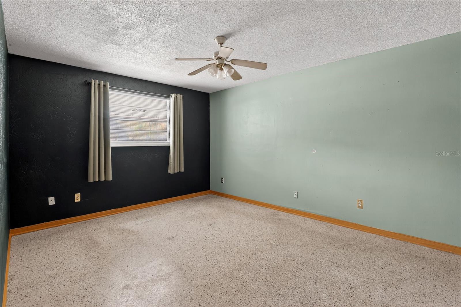 RIVIERA MANOR - Residential