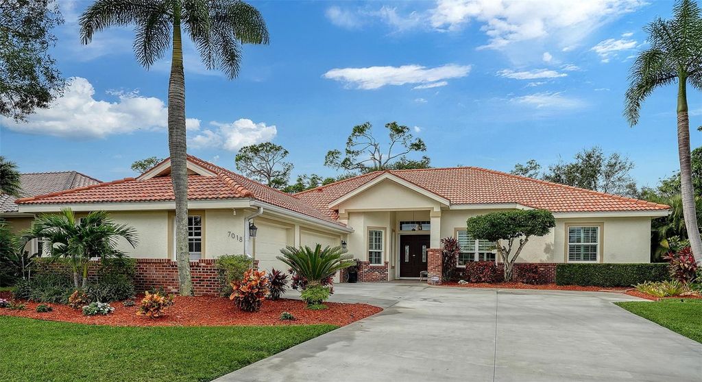 Photo of 7018 Coachlight Street, Sarasota, FL 34243 (MLS # A4674982)