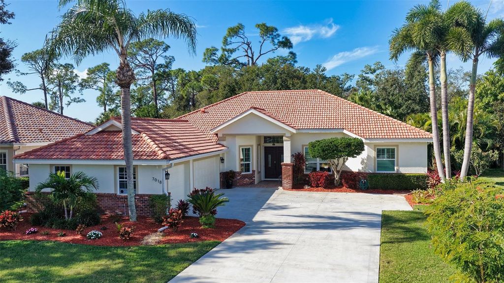 Photo of 7018 Coachlight Street, Sarasota, FL 34243 (MLS # A4674982)