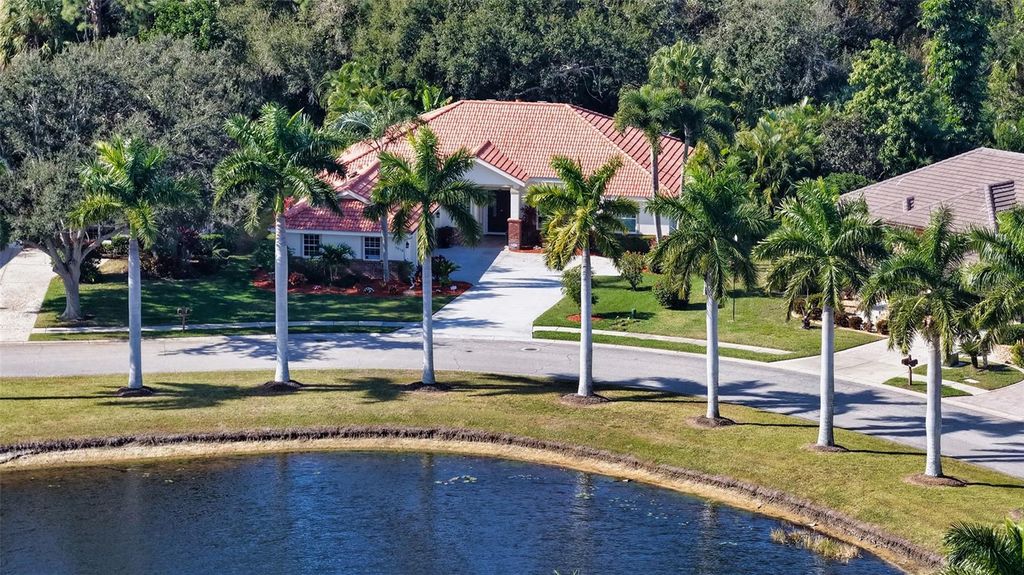 Photo of 7018 Coachlight Street, Sarasota, FL 34243 (MLS # A4674982)