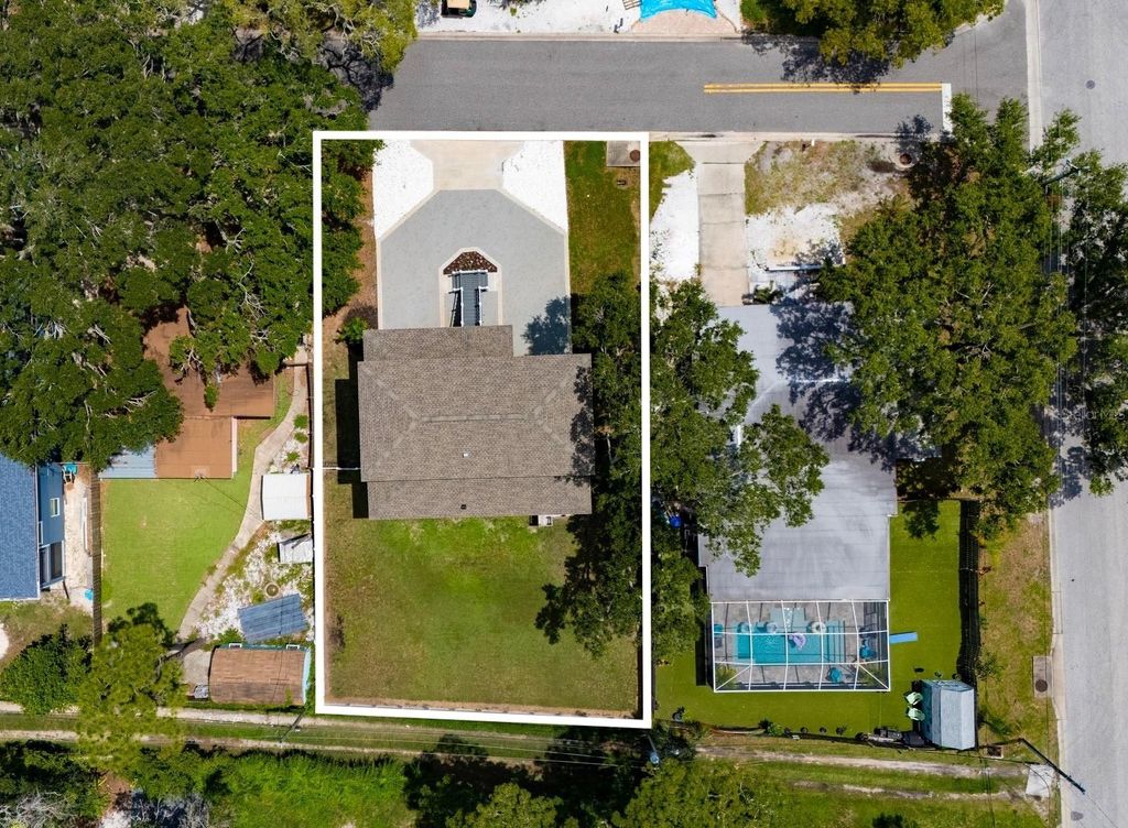 Photo of 132 Pennsylvania Avenue, Palm Harbor, FL 34683 (MLS # TB8400104)