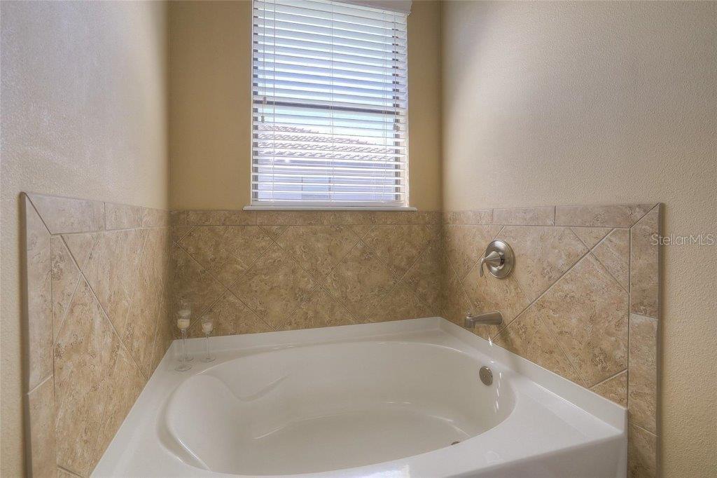 UNIVERSITY GROVES ESTATES RESERVE - Residential