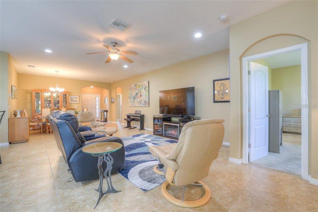 UNIVERSITY GROVES ESTATES RESERVE - Residential