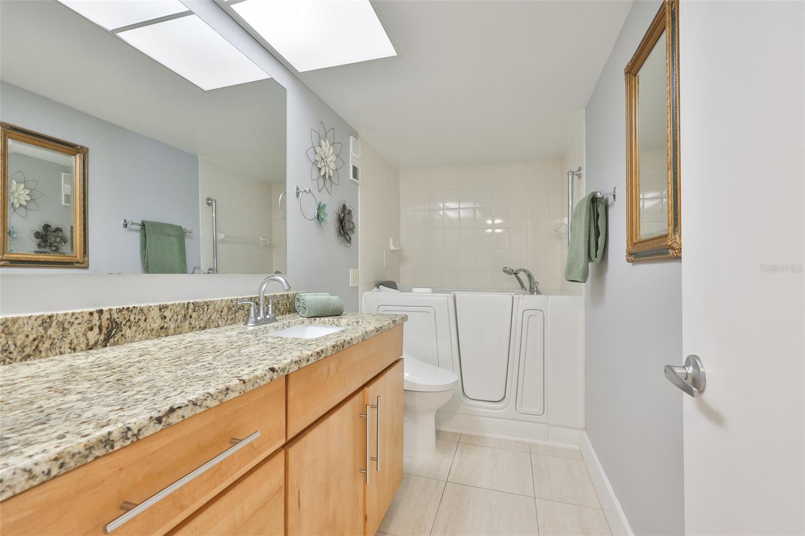 HARBOUR THE CONDO - Residential