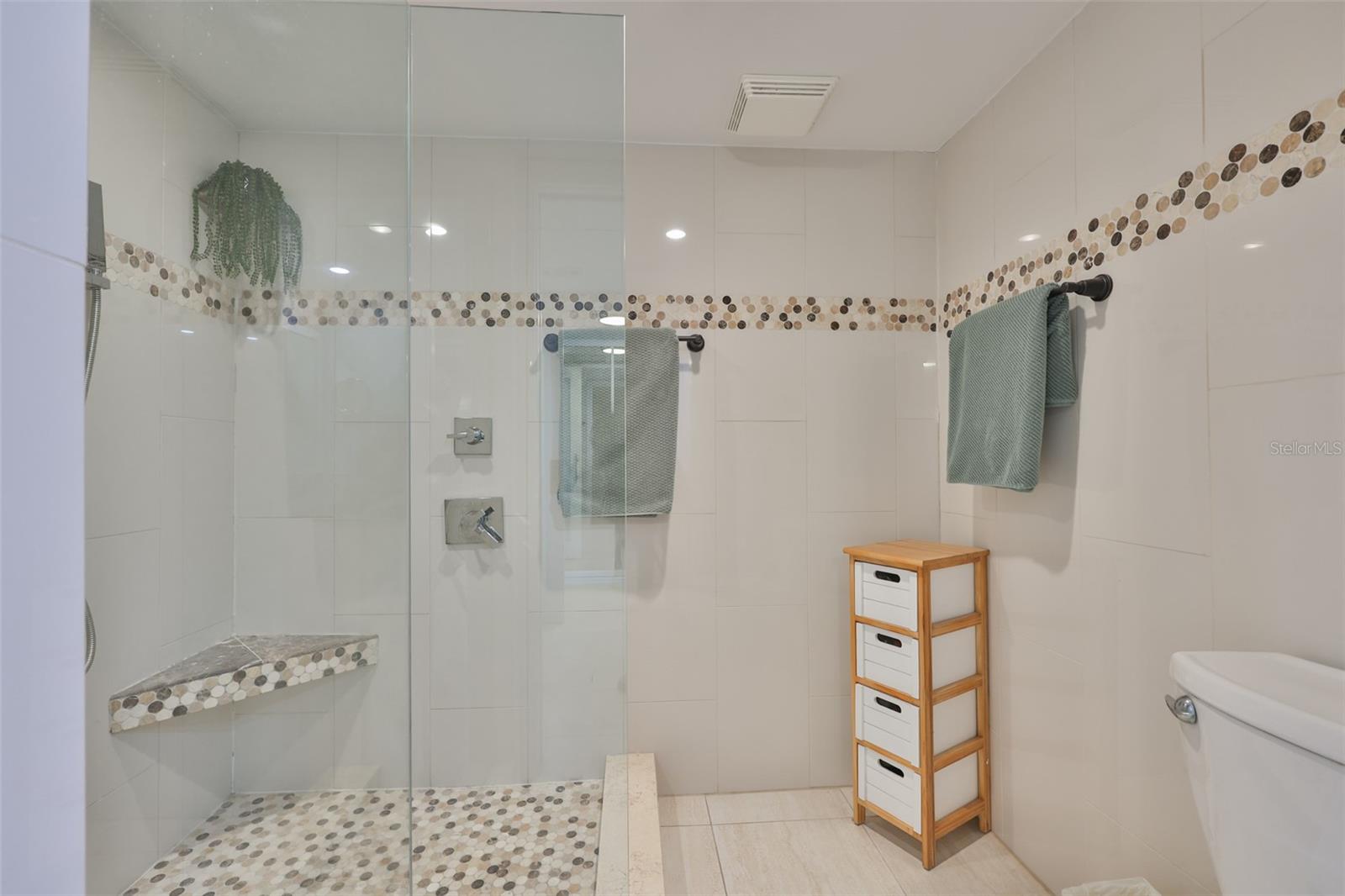 HARBOUR THE CONDO - Residential