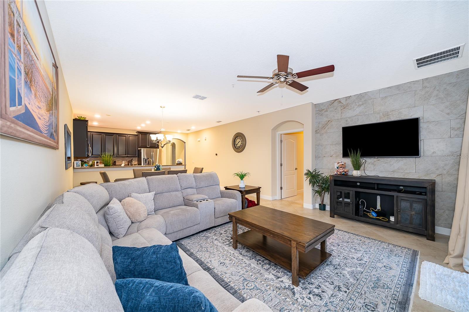 CHAMPIONS CLUB CONDO PH 13 - Residential