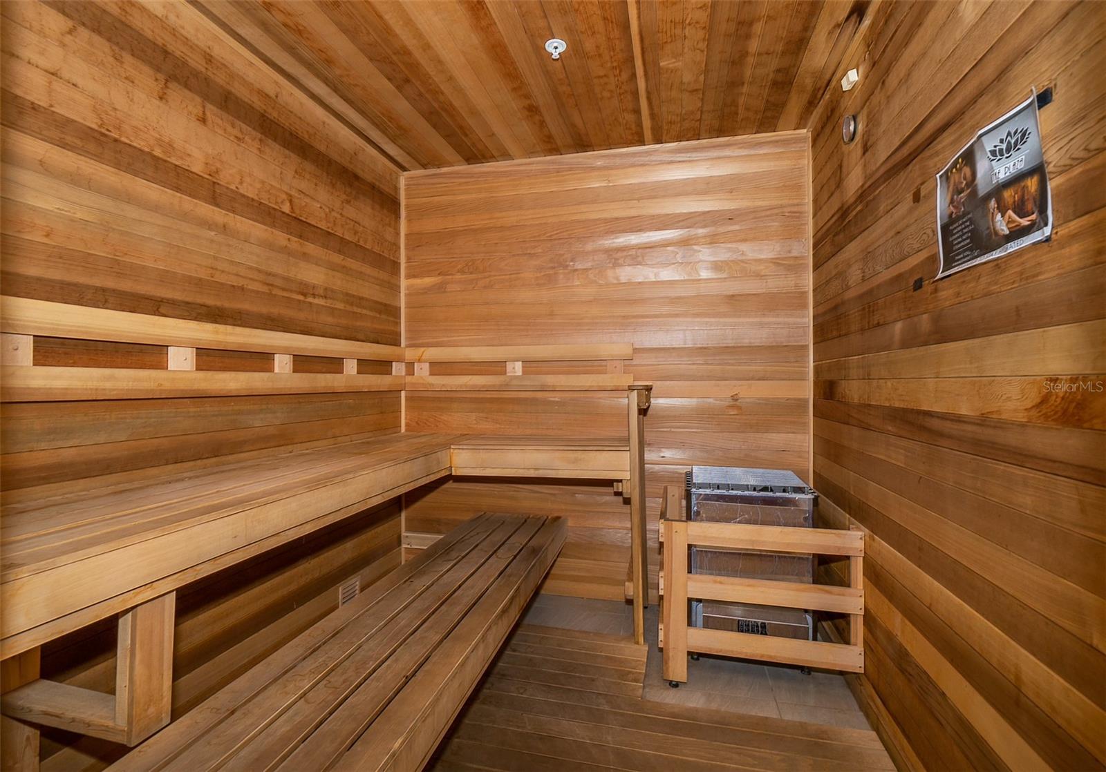 CHAMPIONS CLUB CONDO PH 13 - Residential