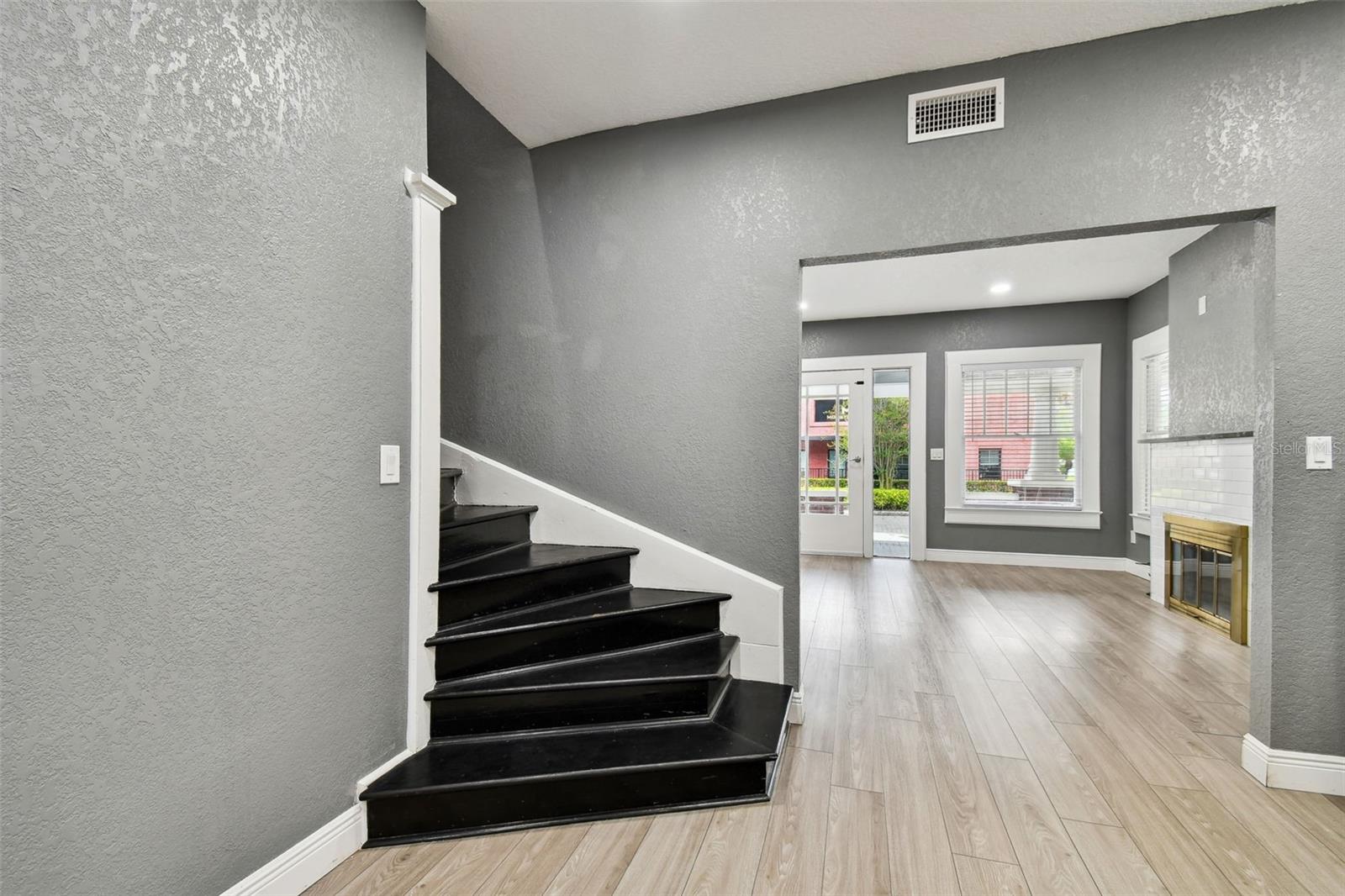 CENTER HILL - Residential