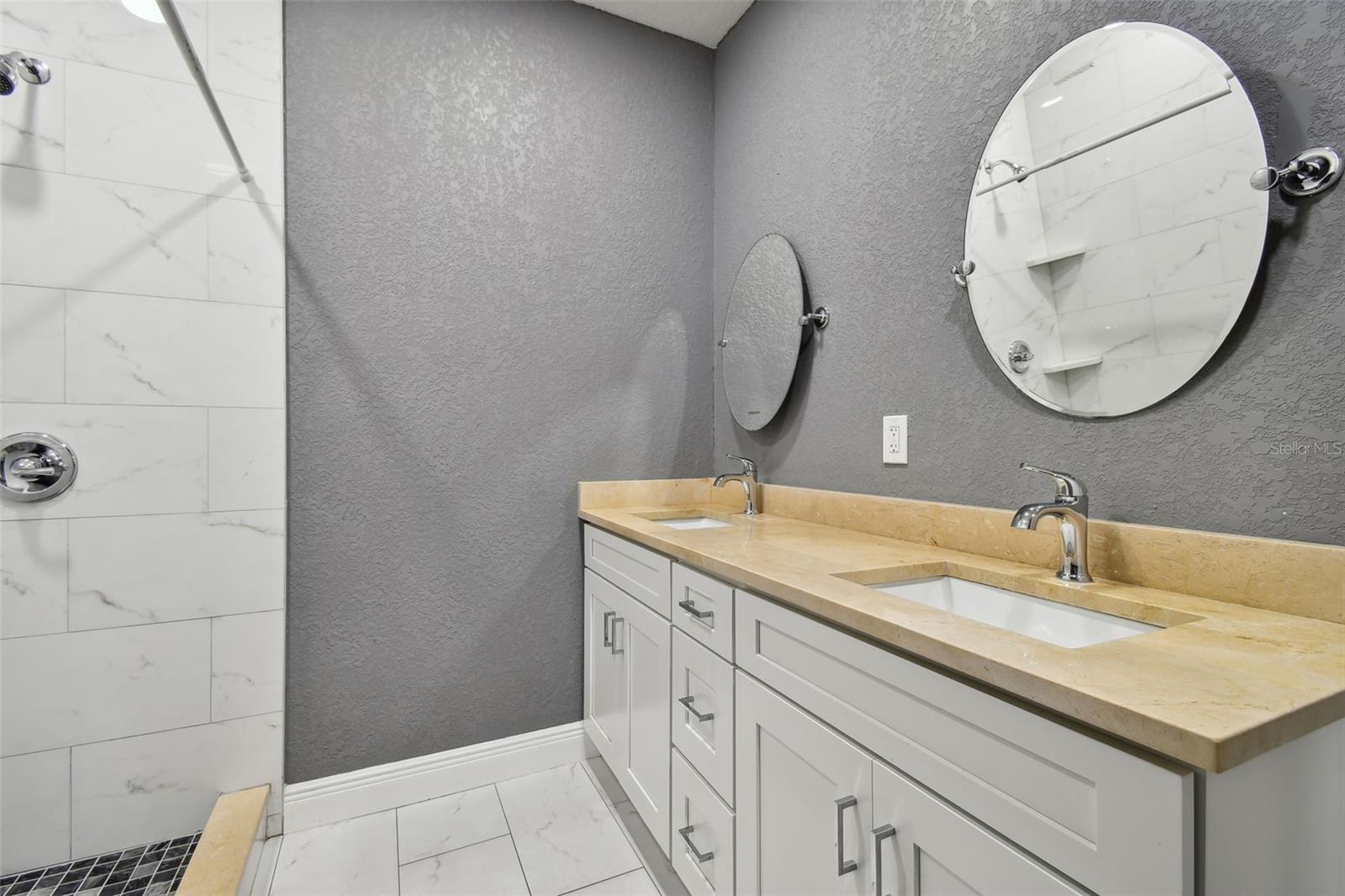 CENTER HILL - Residential