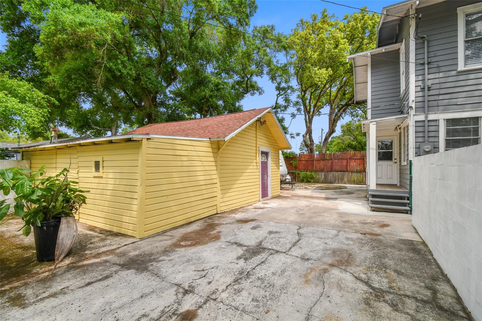 CENTER HILL - Residential