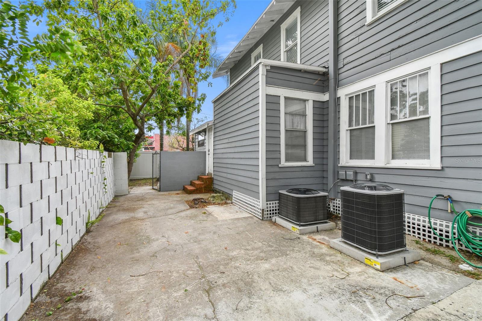 CENTER HILL - Residential