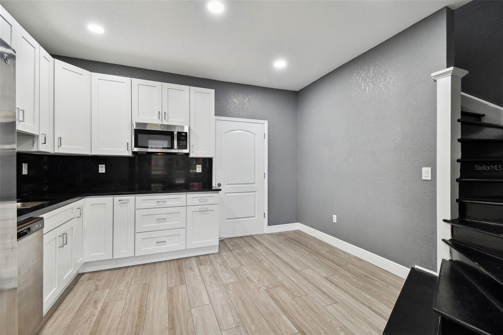 CENTER HILL - Residential