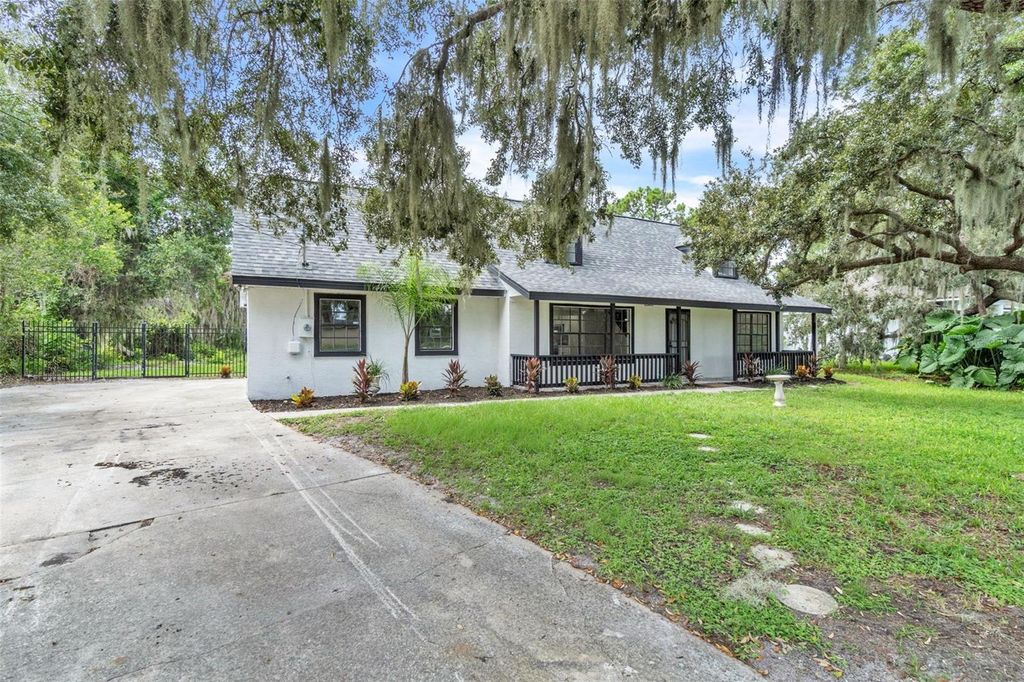 Photo of 2501 India Blvd, Deltona, FL 32738 (MLS # O6351022)