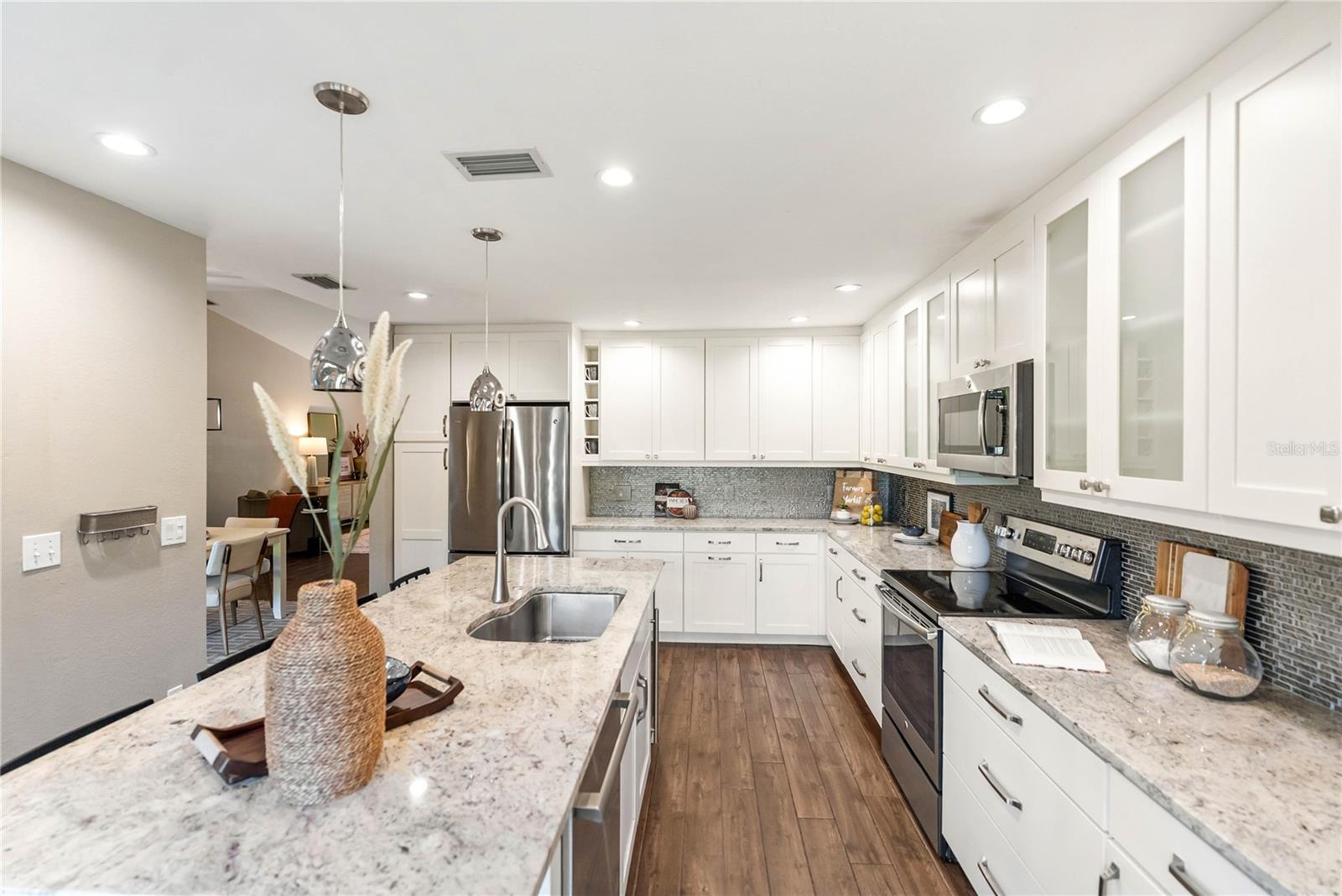 DEER HOLLOW - Residential