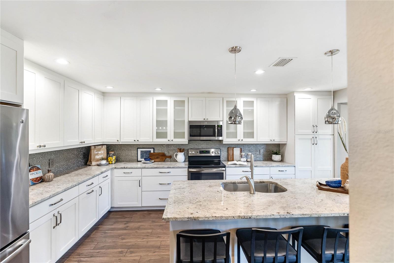 DEER HOLLOW - Residential