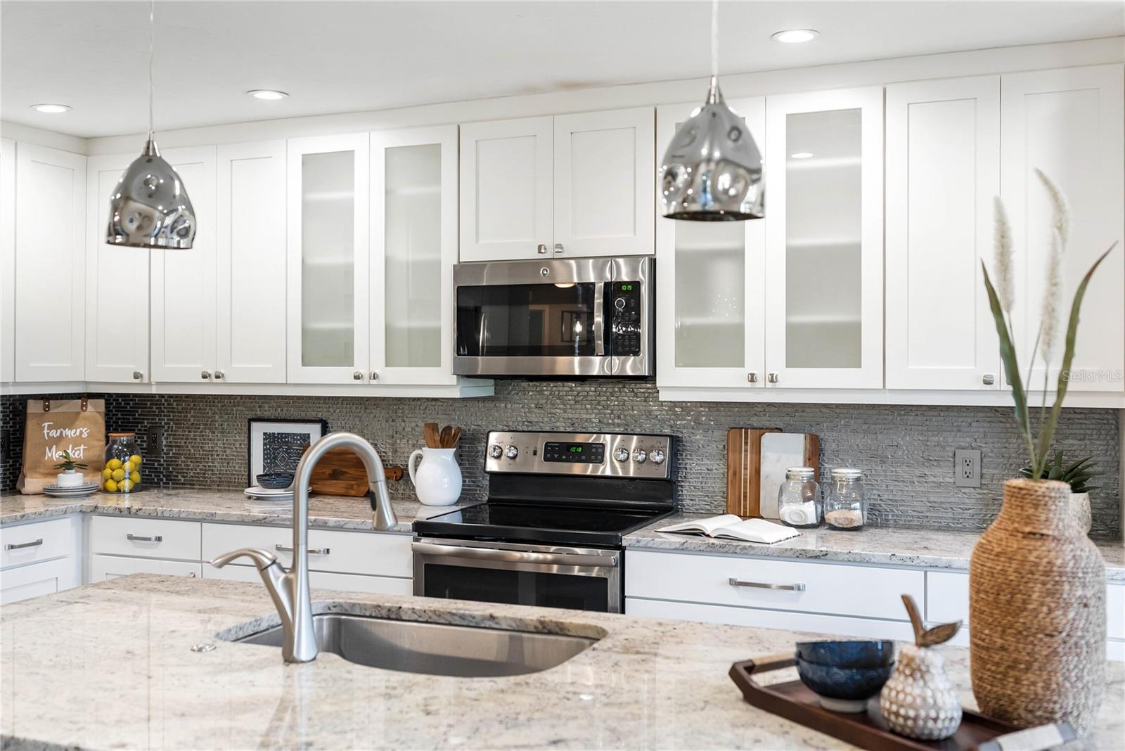 DEER HOLLOW - Residential