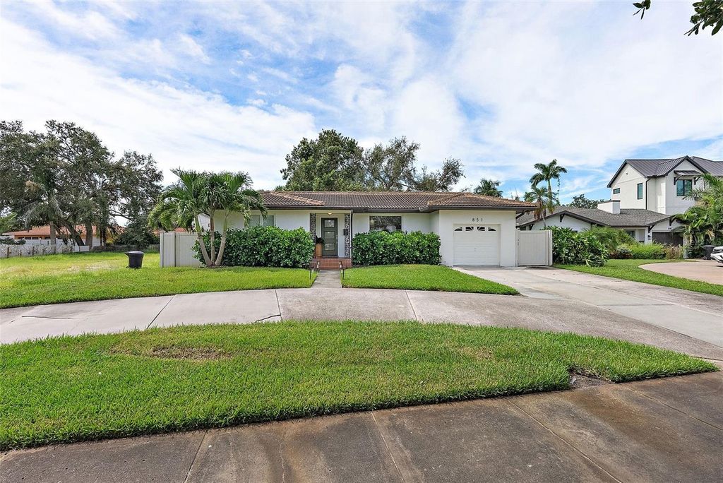Photo of 851 Snell Isle Boulevard NE, St Petersburg, FL 33704 (MLS # TB8437766)