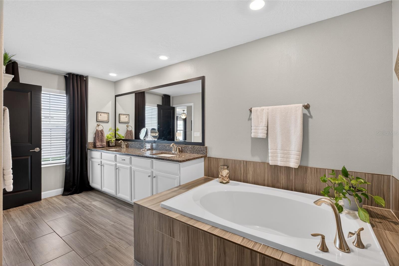 TOWNES AT CYPRESS RANCH - Residential