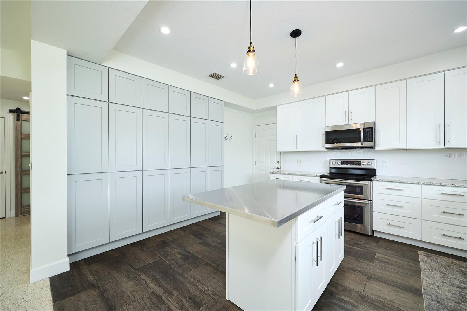 CARROLLWOOD SUB UNIT 1 - Residential