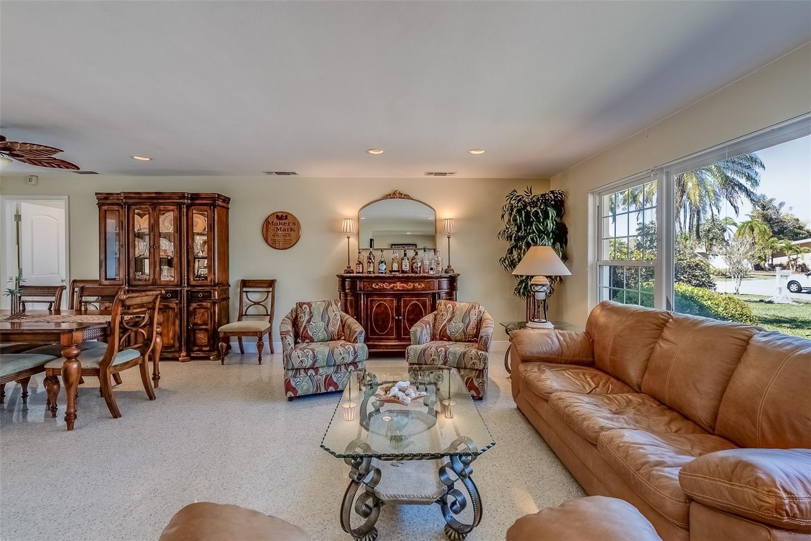 809 ROYAL DRIVE