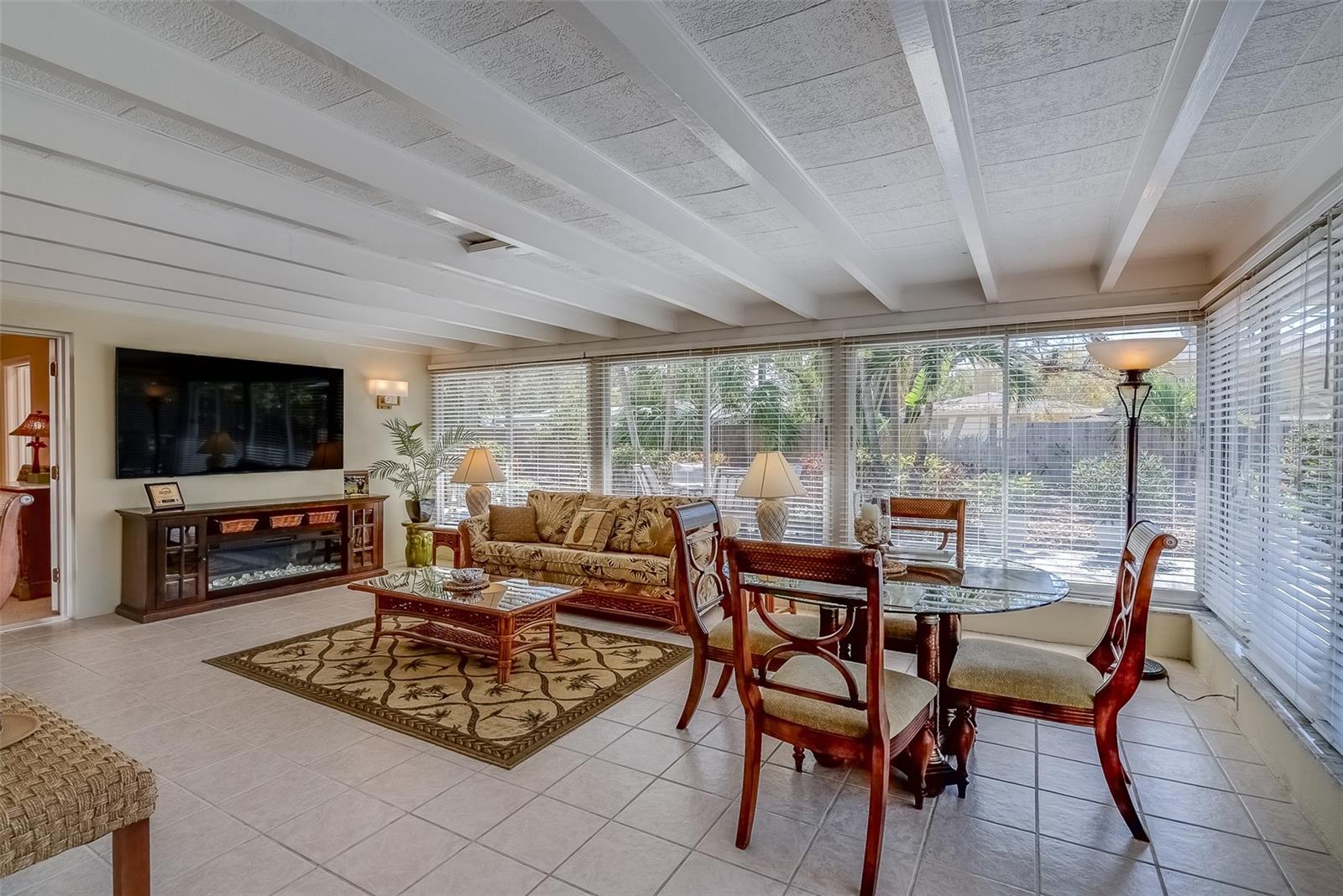 809 ROYAL DRIVE