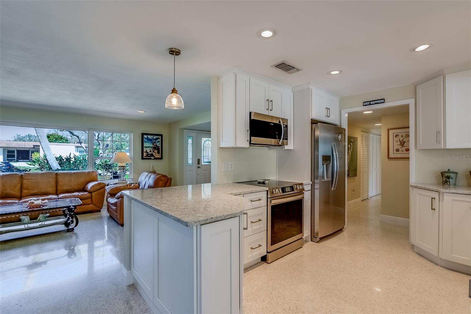 809 ROYAL DRIVE