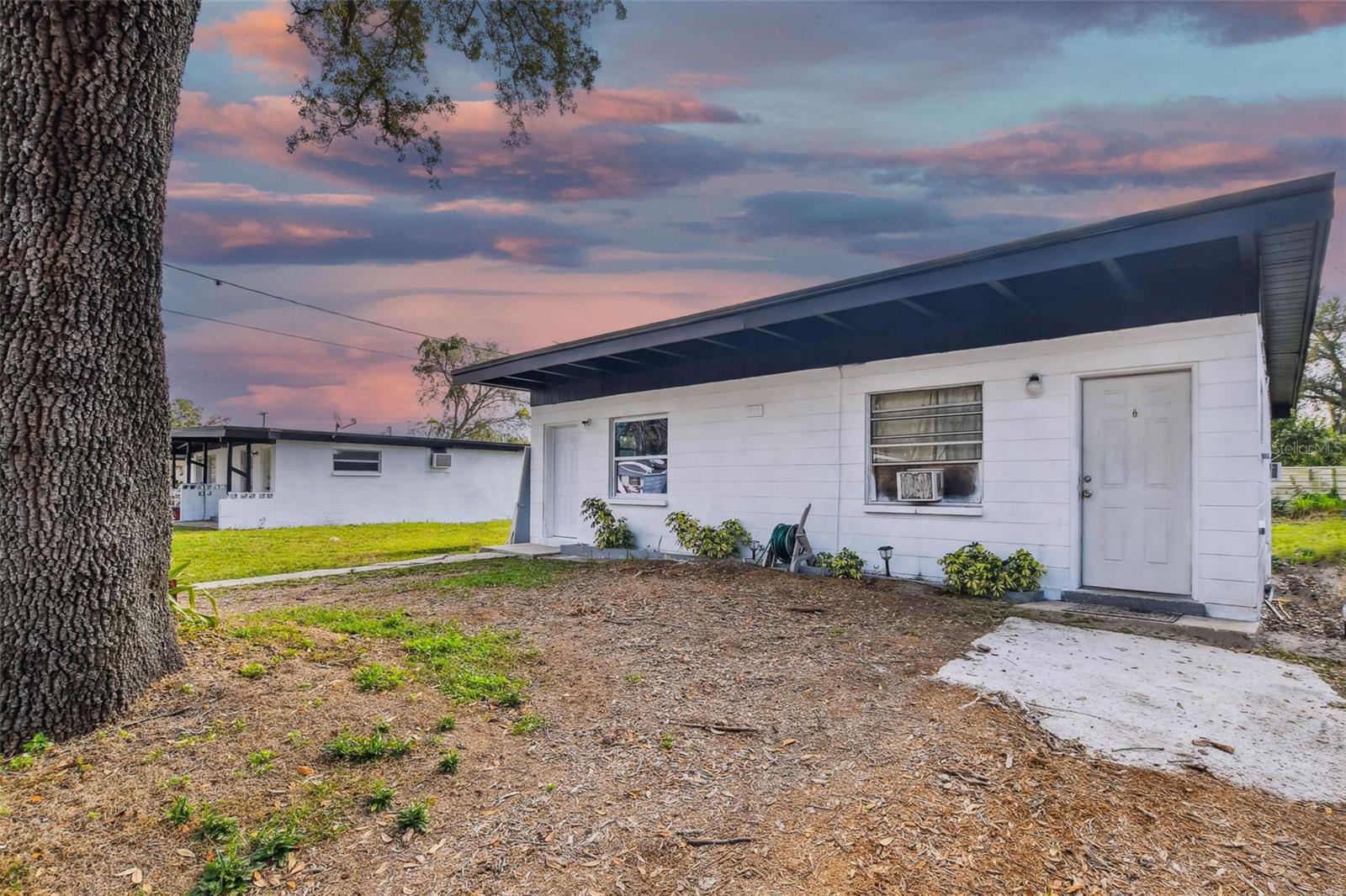 Discover this exceptional income-generating quadplex just minutes from the University of South Florida (USF). The property includes four 1-bedroom, 1-bathroom units, each currently rented for $1,300 per month, bringing in a total of $5,200 in monthly rental income with strong and consistent cash flow.
Located in a high-demand rental market, this property comes with no rental restrictions, giving you the flexibility to choose long-term tenants, short-term leases, or Airbnb. Whether you’re looking to expand your investment portfolio or take advantage of a house-hack strategy, this is a solid opportunity in one of Tampa’s most strategic and desirable locations.