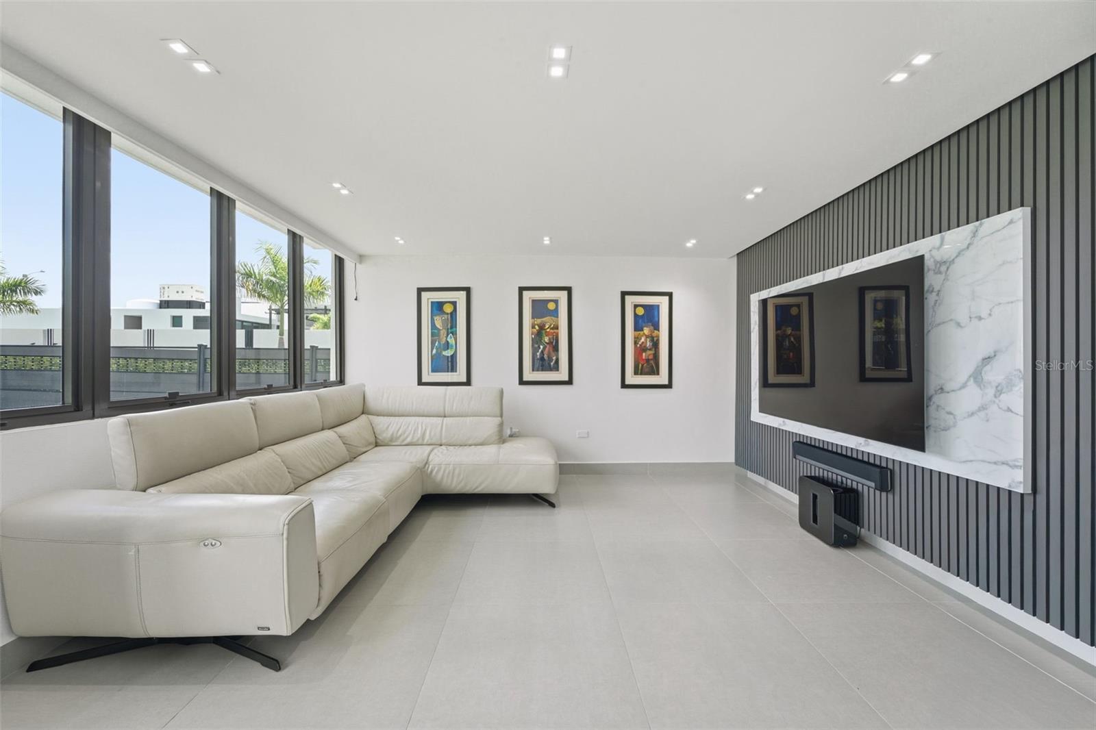 RESIDENCES AT RIO - Residential