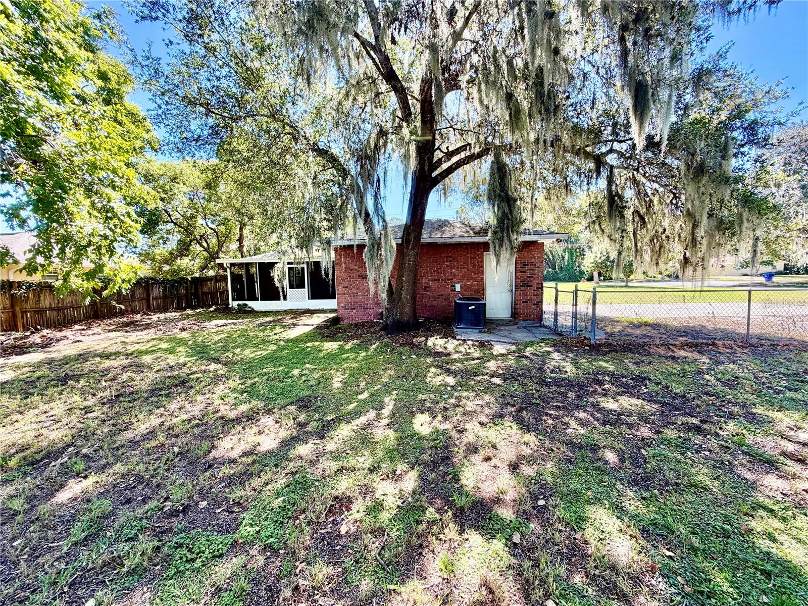 TAVARES LAKEWOOD PARK - Residential