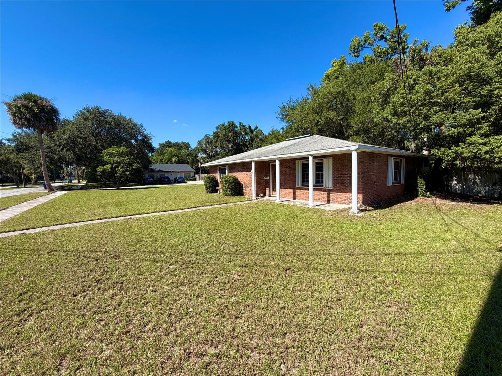 208 PALM WAY