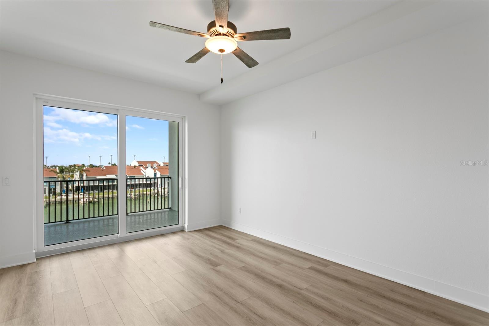 THE RESIDENCES AT TOWN CENTER - Residential