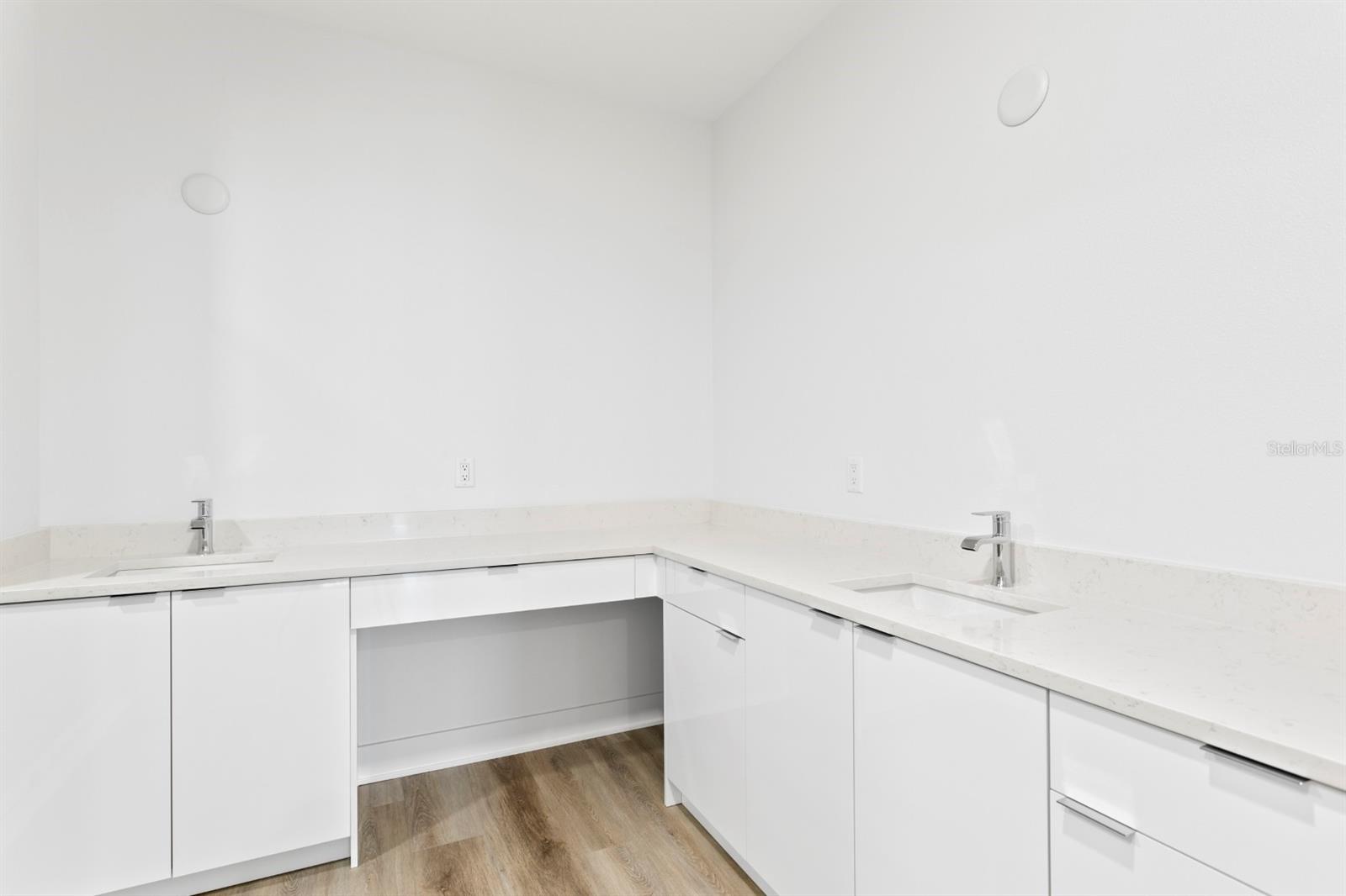 THE RESIDENCES AT TOWN CENTER - Residential