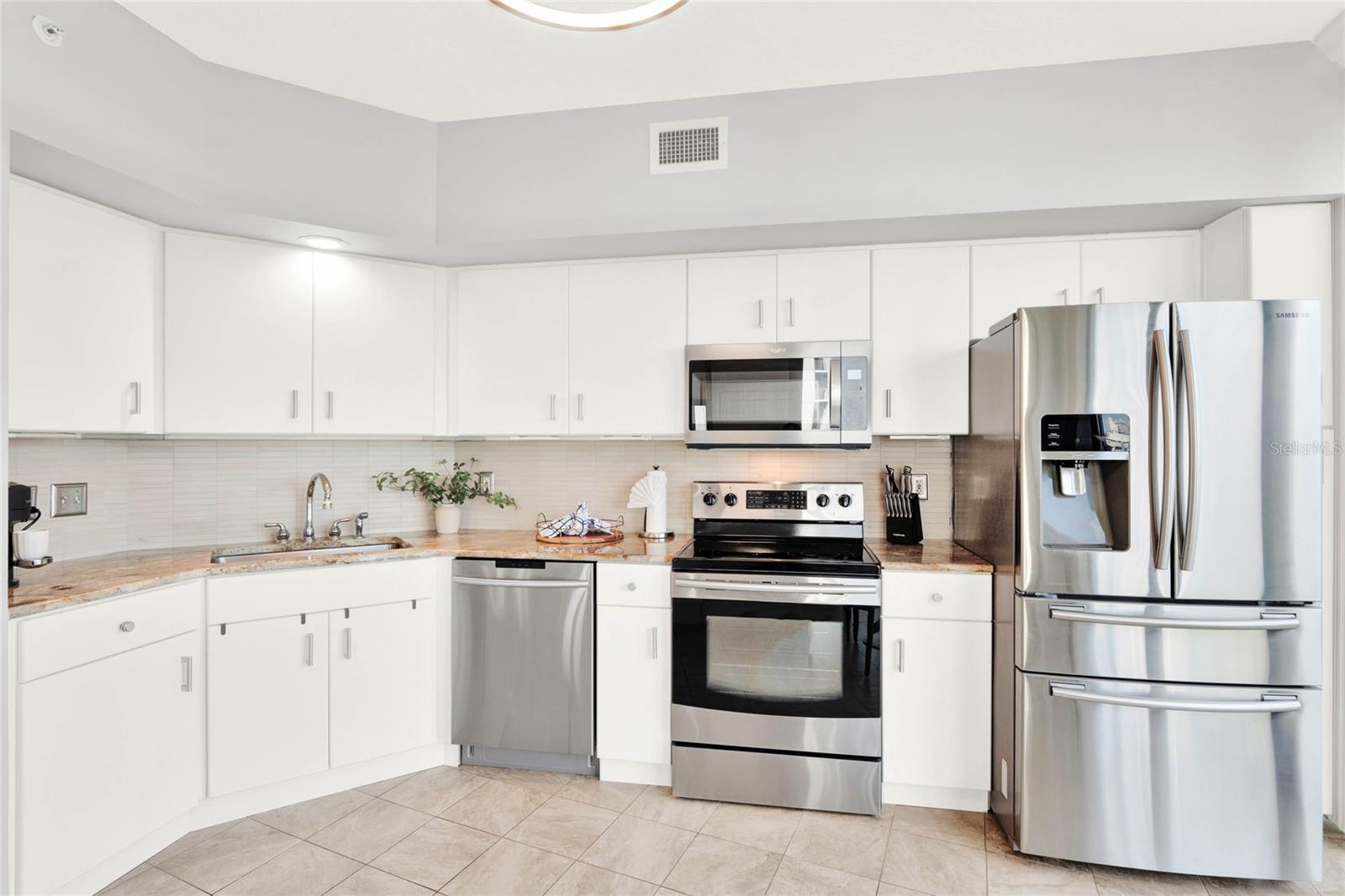 WAVERLY/LK EOLA - Residential