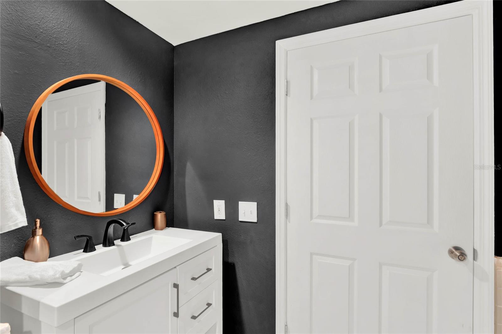 WAVERLY/LK EOLA - Residential