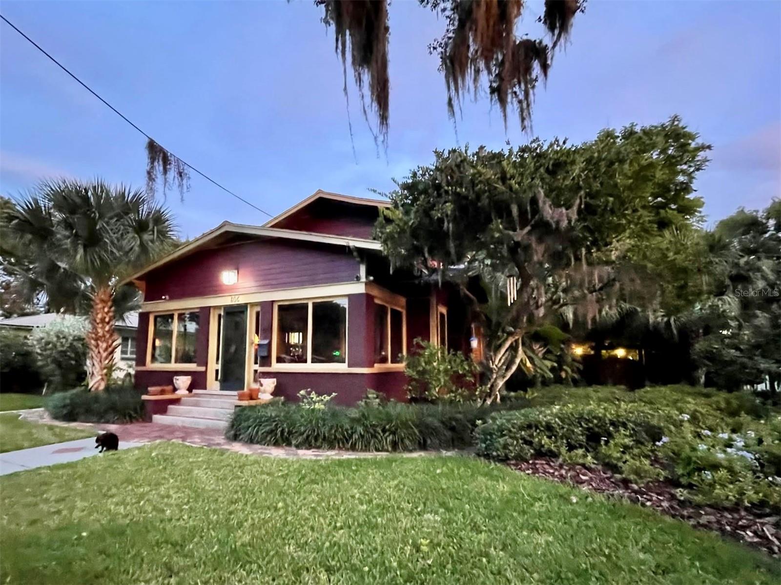 806 E AMELIA STREET
