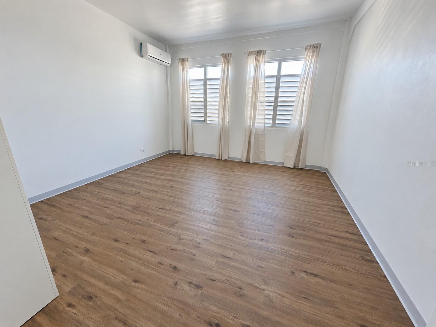 2844 AVE ROOSEVELT 305