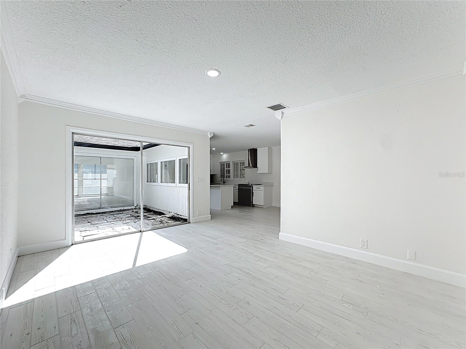 HOWELL ESTATES REP - Residential