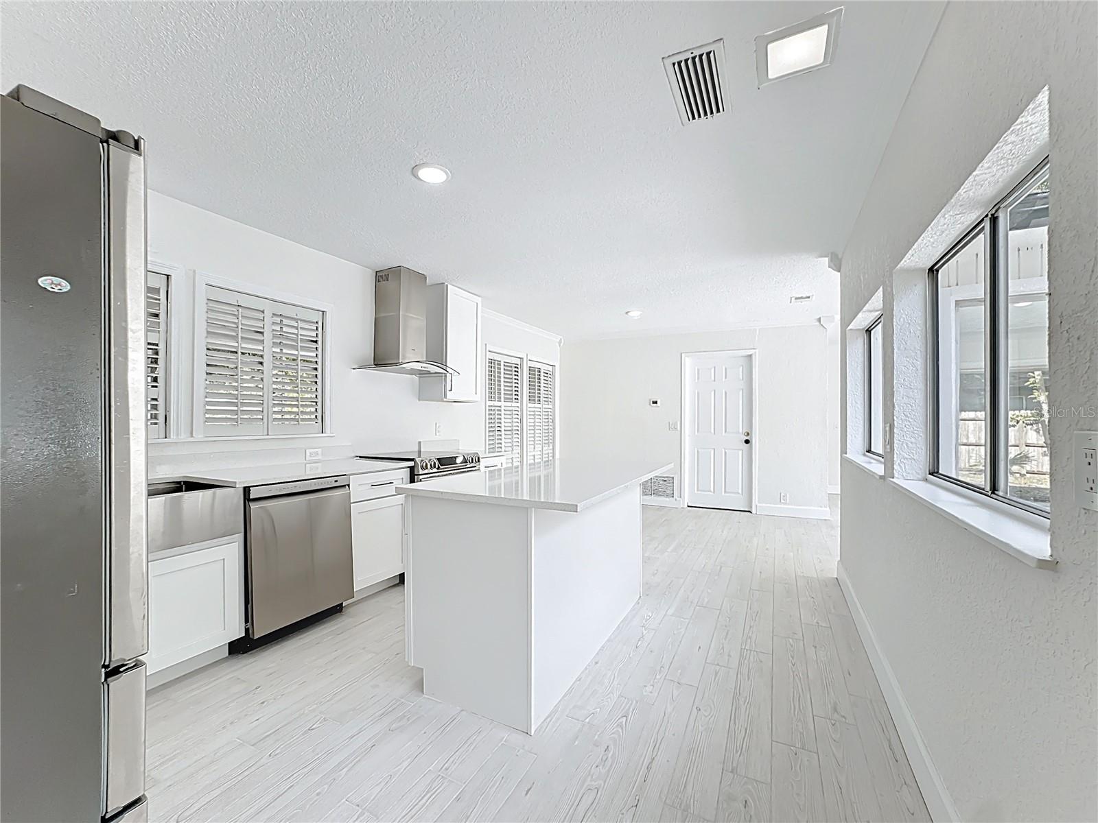 HOWELL ESTATES REP - Residential